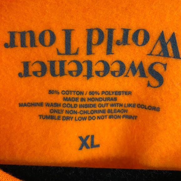 🧡 ariana grande sweetener tour pixel silhouette crewneck 🧡 - Picture 2 of 3